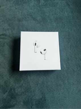 Wireless Earbud Headphones in White - True Wireless Stereo